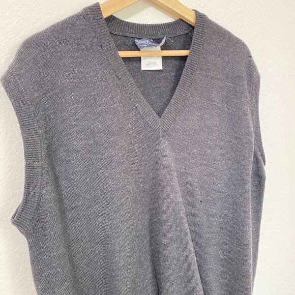 Vintage Burberry's 100% Wool Made in Scotland Sweater Vest Charcoal Gray - Picture 2 of 8